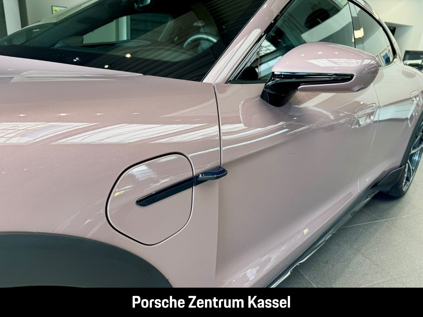 Porsche Taycan Turbo S Cross Turismo