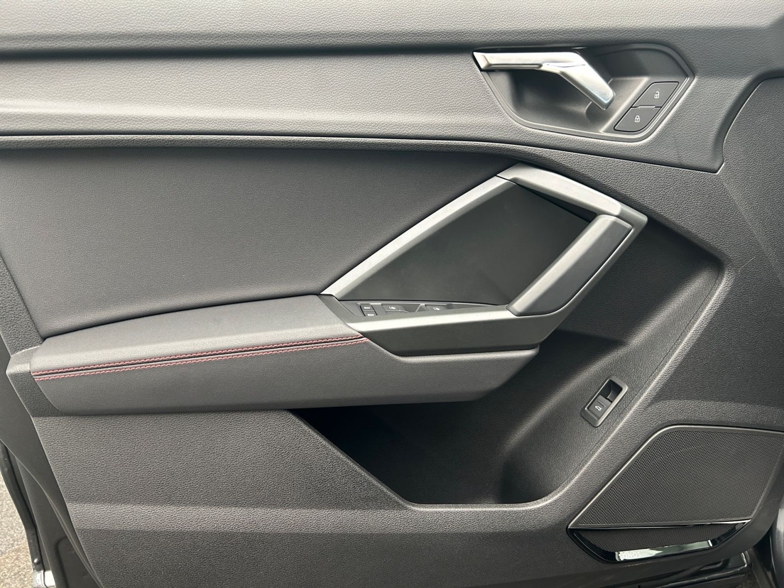 Audi Q3 40 TDI quattro S line - Samsaru's Car Outlet