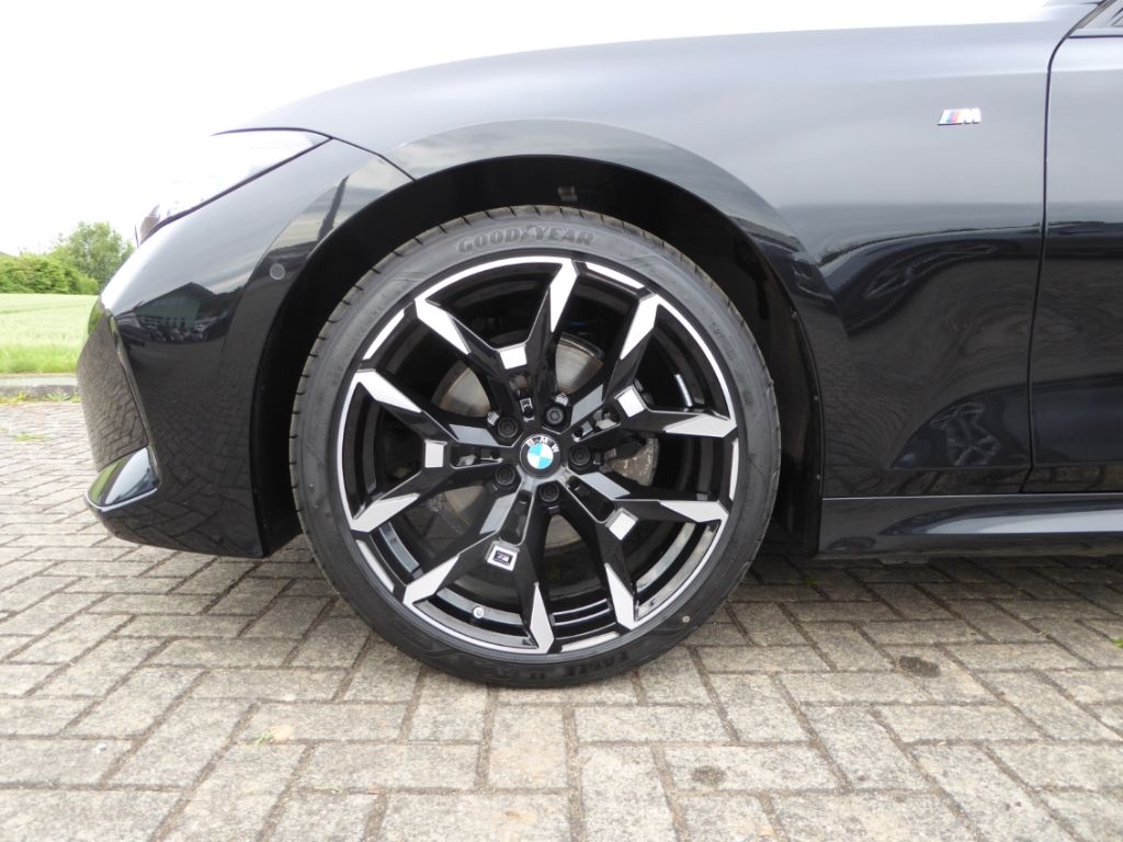 BMW 320 d xDrive Touring M Sport Head Up adapt. LED