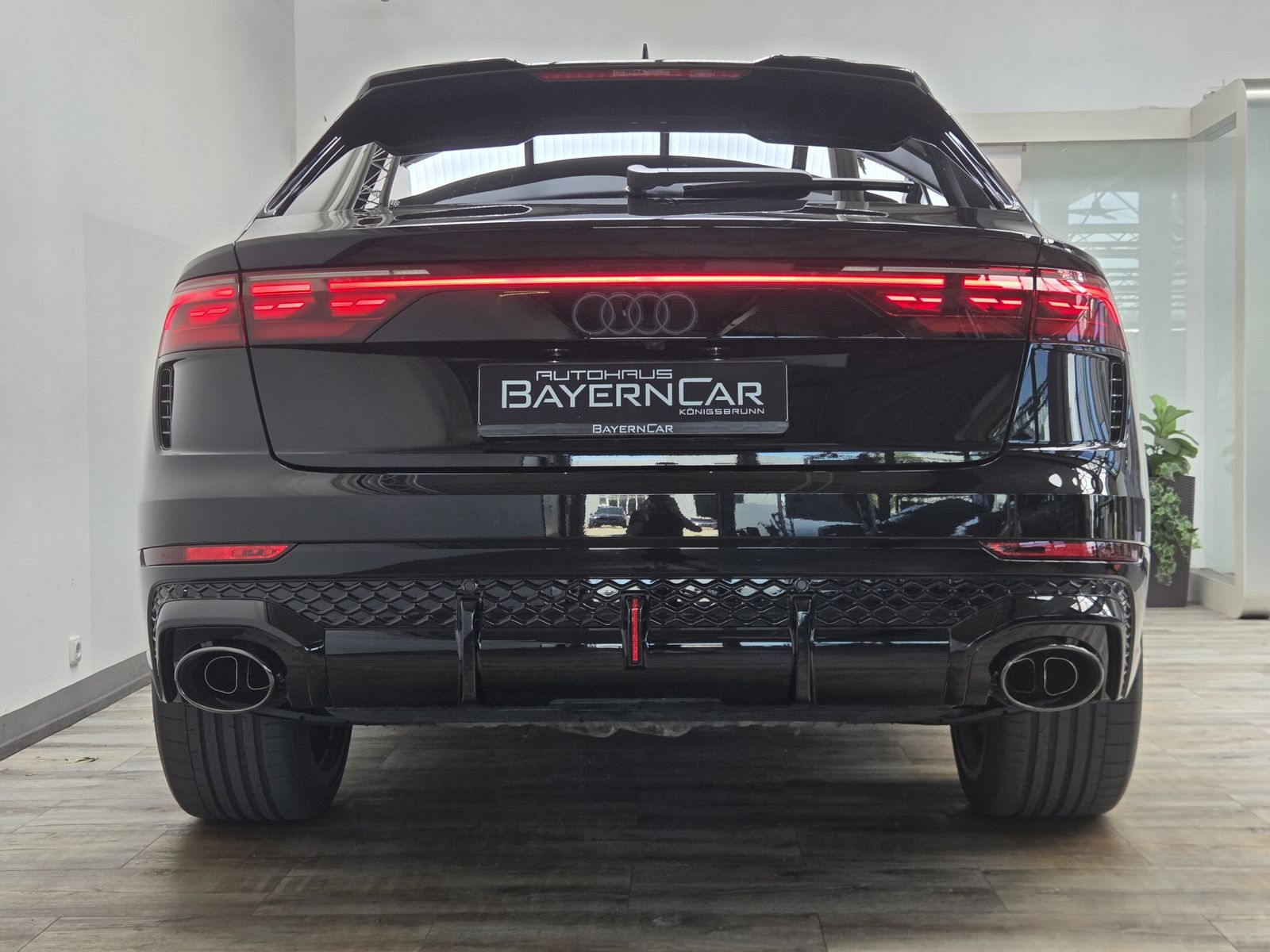 Audi RSQ8 Sportabgas AHK Standhzg. Black+ RS-Design