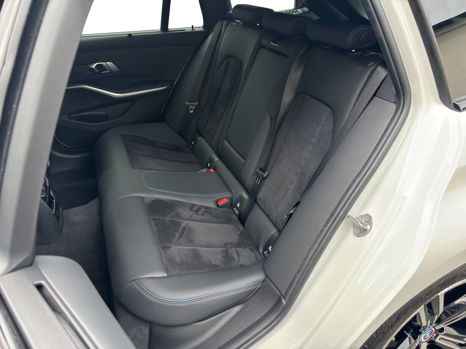 BMW 320i Touring M Sport - Samsaru's Car Outlet