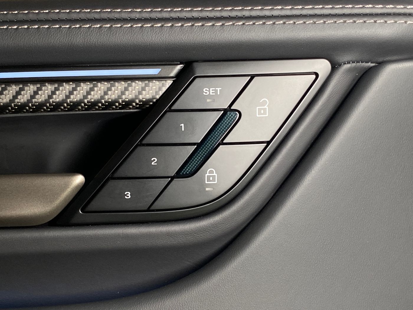 Porsche Macan Turbo | Hinterachslenkung | AHK | 22-Zoll