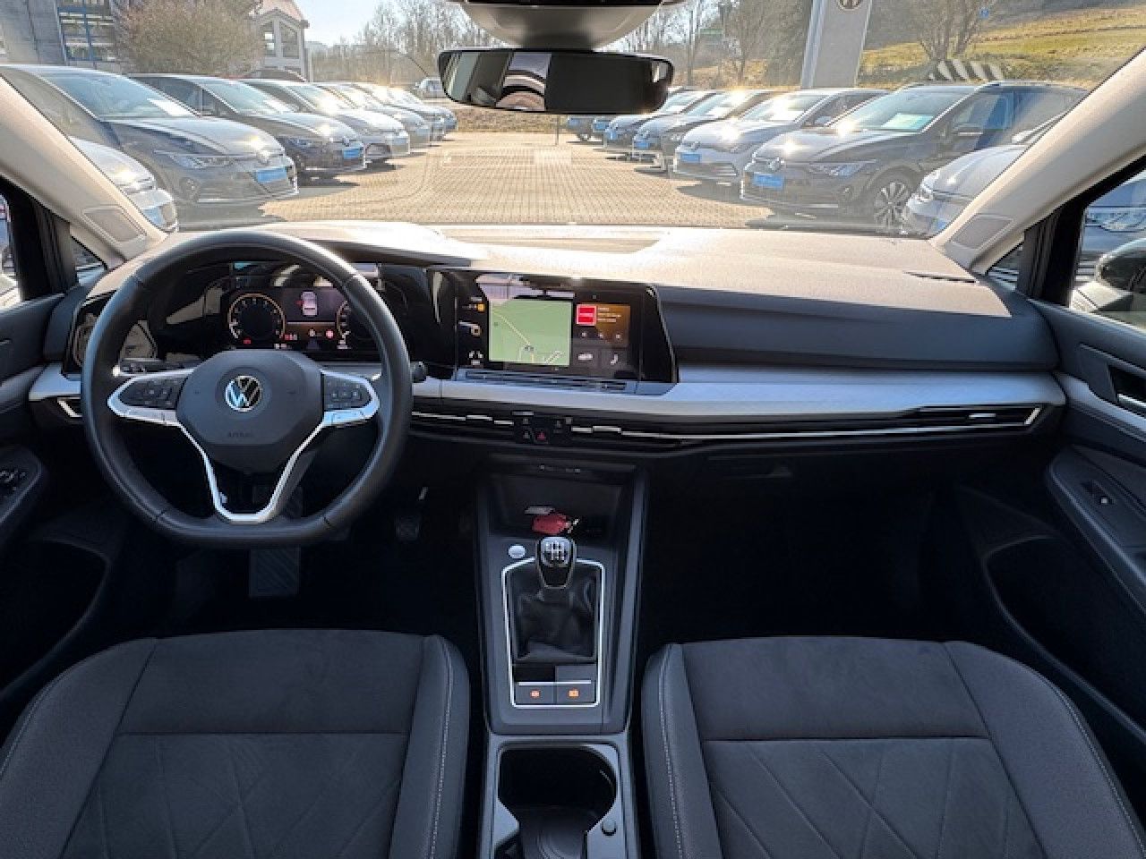 Volkswagen Golf VIII Life 1.5 TSI - Samsaru's Car Outlet