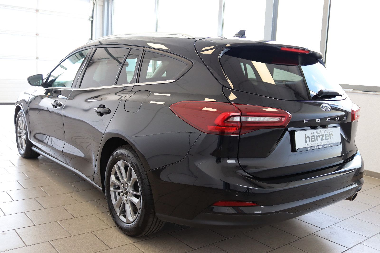 Ford Focus Turn. Aut. Titanium X *LED*NAV*RFK*Winterp