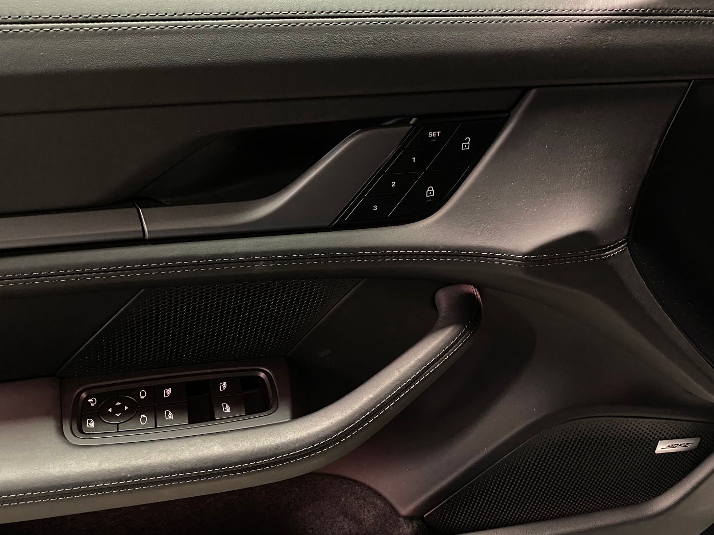 Porsche Taycan 4S | Hinterachslenkung | Panoramadach |