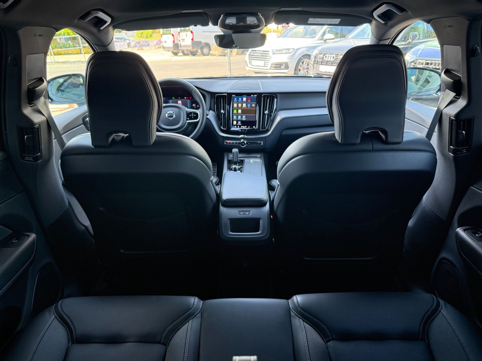 Volvo XC60 R-Design - Samsaru's Car Outlet