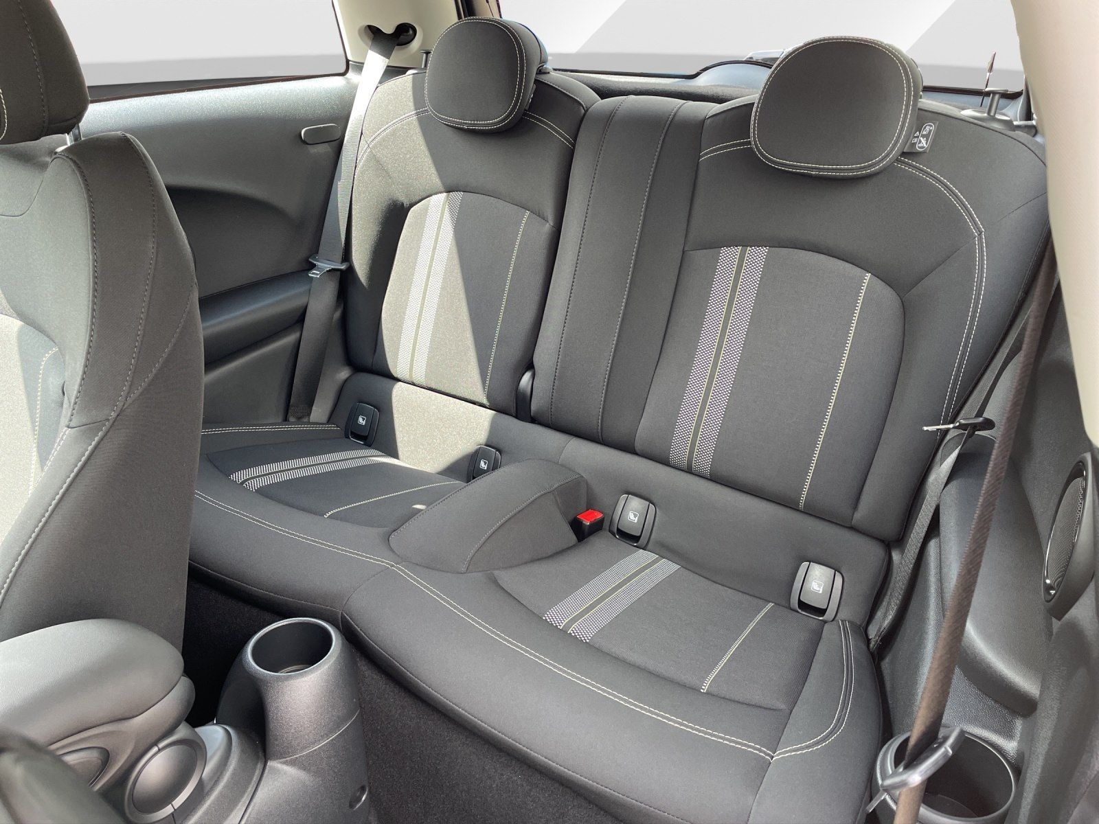 MINI Cooper SE Essential - Samsaru's Car Outlet