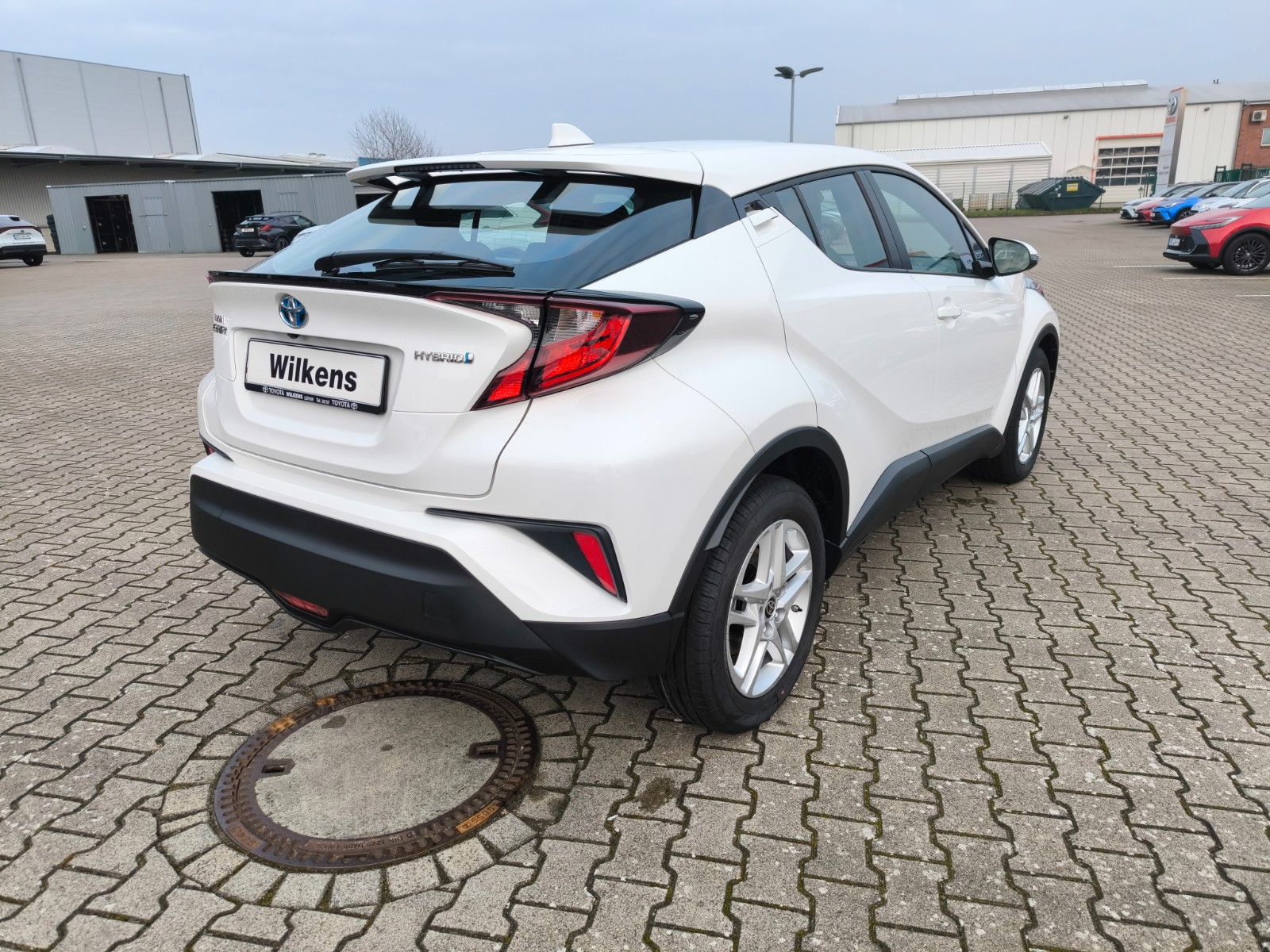 Toyota C-HR Hybrid Flow - Samsaru's Car Outlet