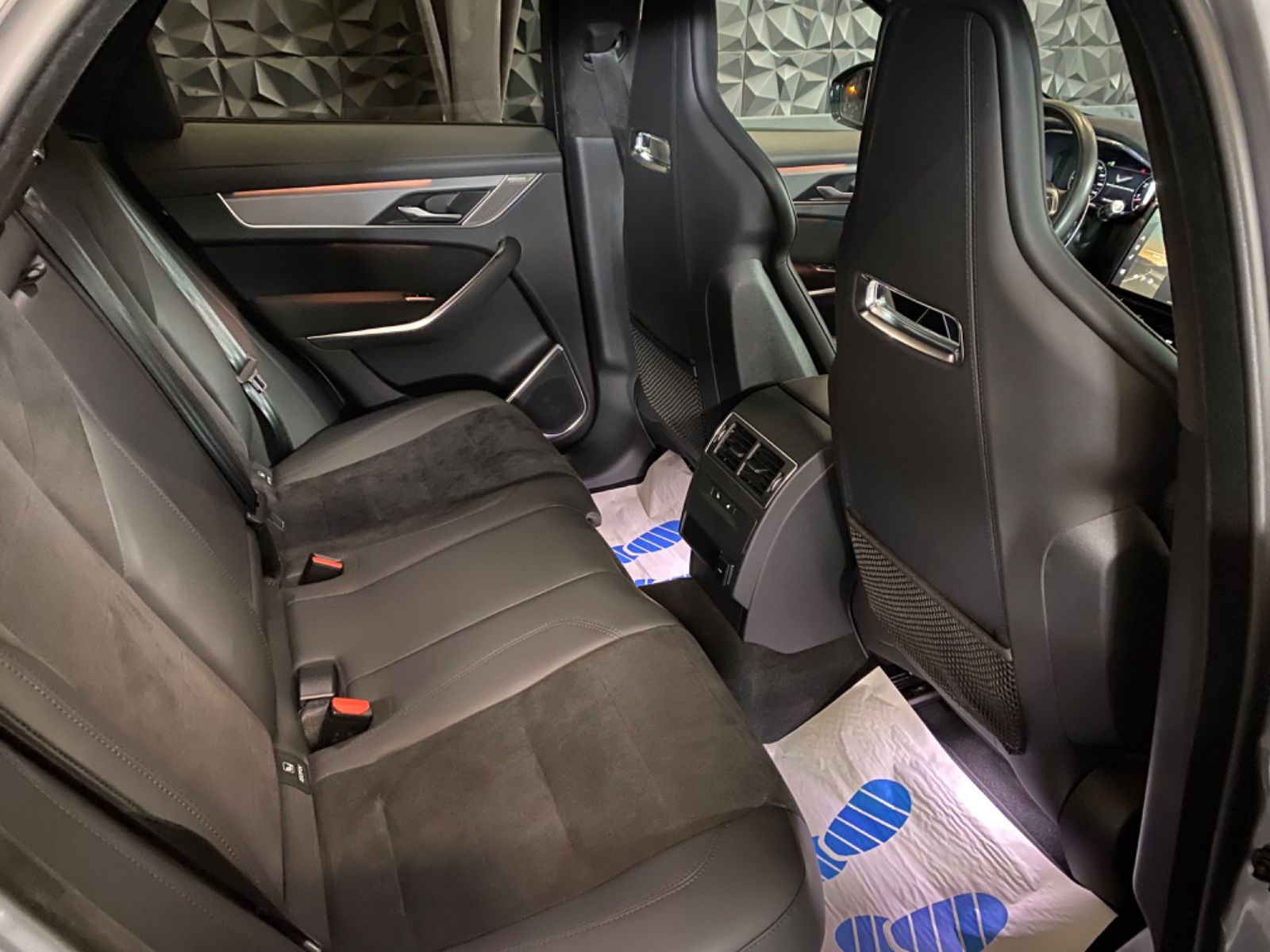 Jaguar F-Pace P550 SVR V8 AWD,ACC,Digitales Cockpit,AHK
