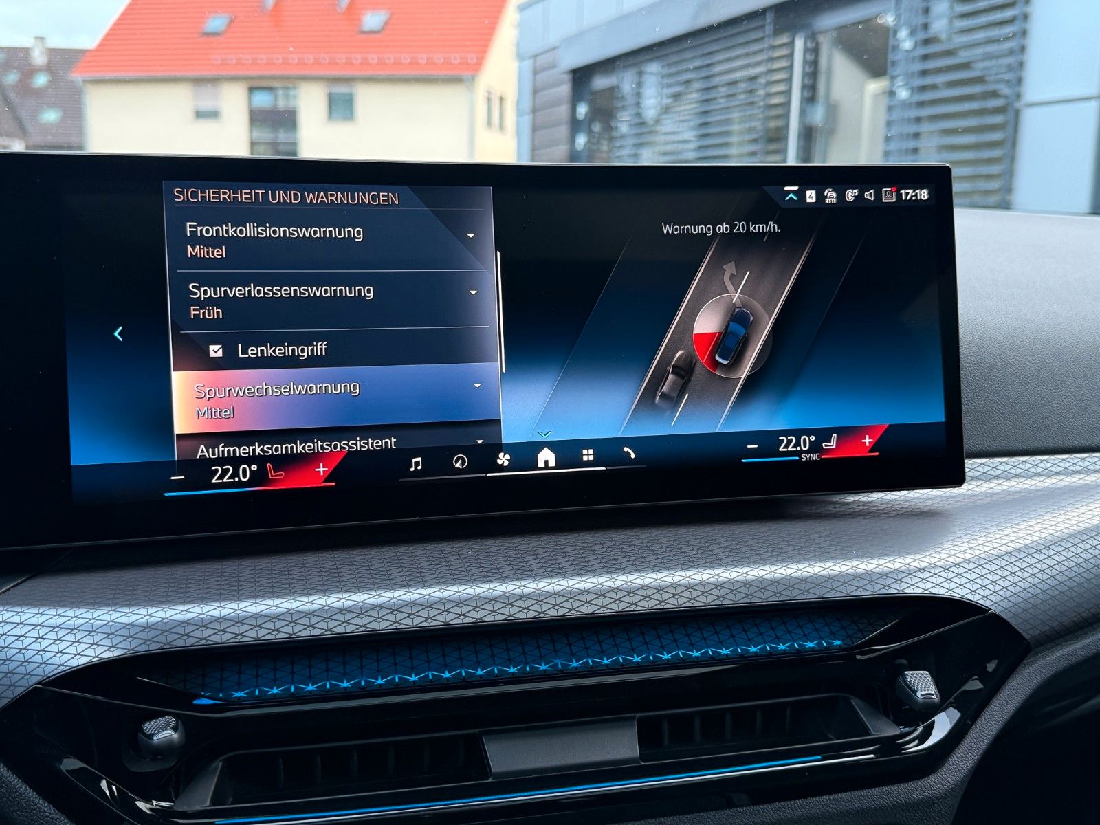 BMW 320i M Sport 18" HuD AHK Pano ACC 360° hifi LED+