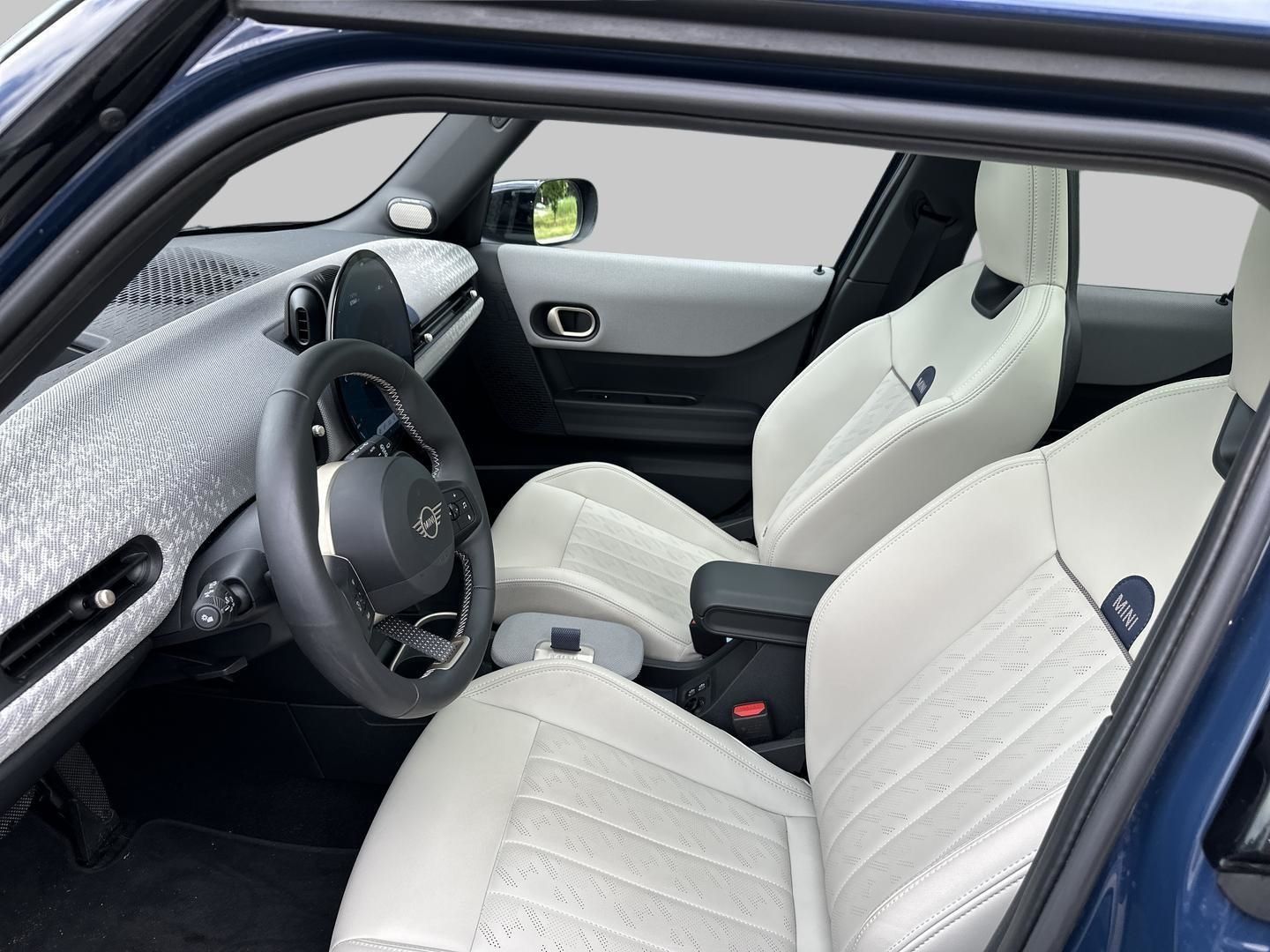 MINI Cooper C 5T Favoured Trim - Samsaru's Car Outlet
