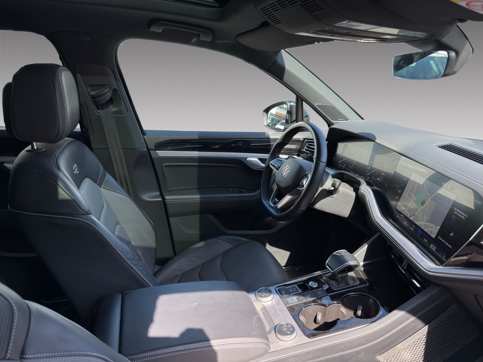 Volkswagen Touareg R-Line - Samsaru's Car Outlet