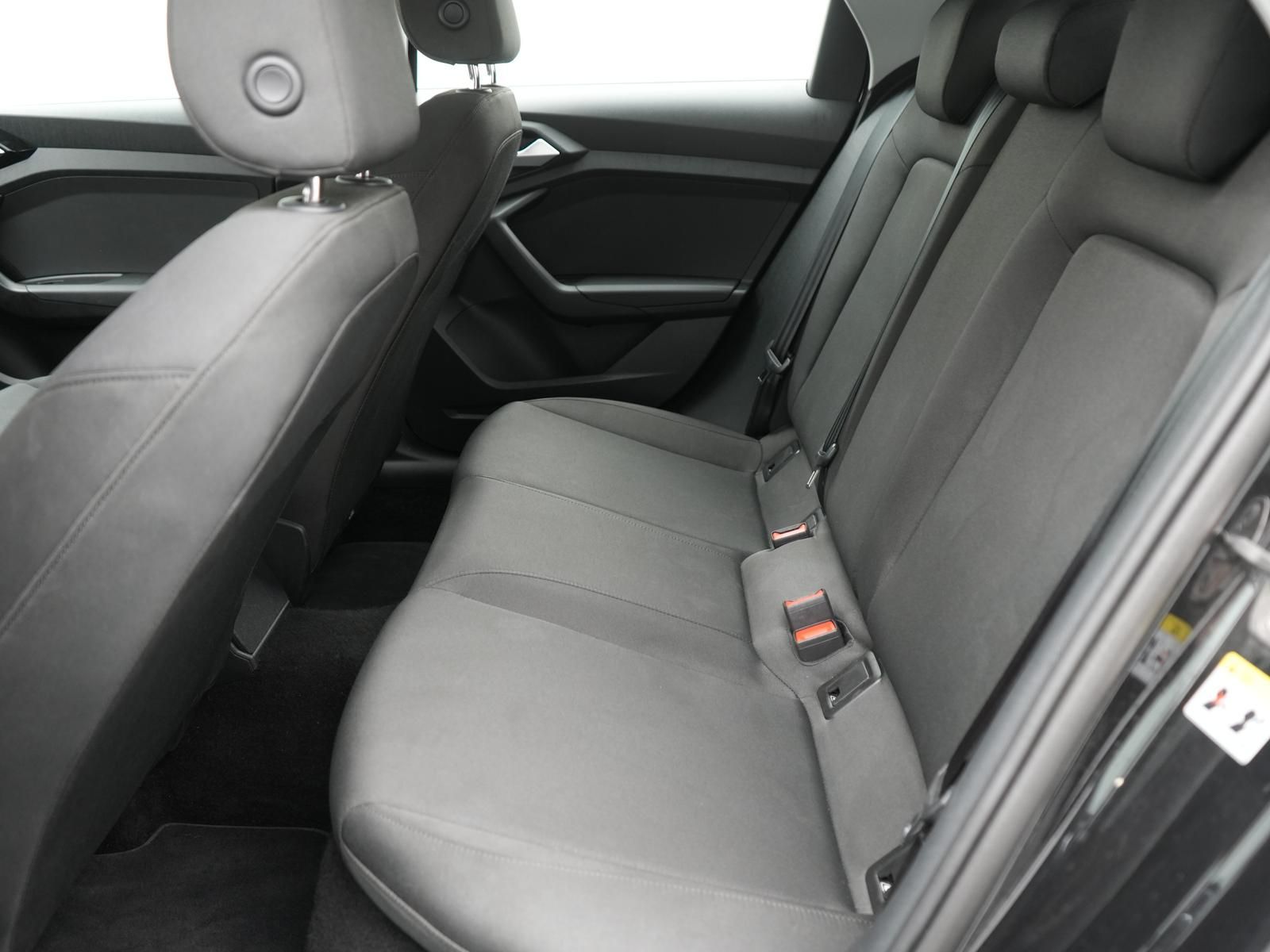 Audi A1 30 TFSI S line,TEMPO,APP,NAVI,SPURH,SHZ,PDC