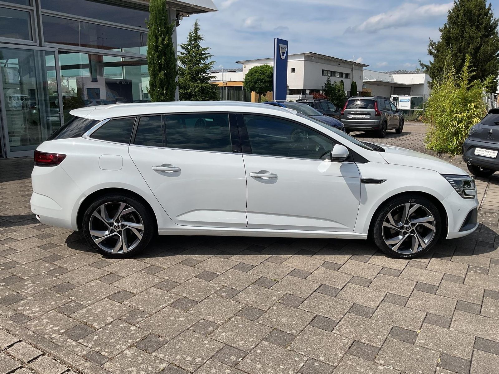 Renault Megane Grandtour E-Tech R.S. Line PLUG-IN - Samsaru's Car Outlet