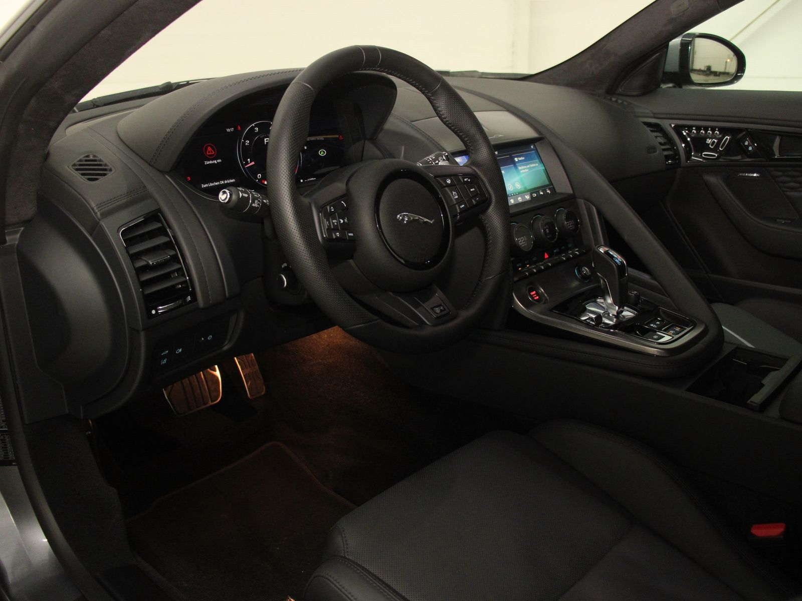 Jaguar F-Type Coupe P575 AWD R75 Pano DAB LED RFK PDC