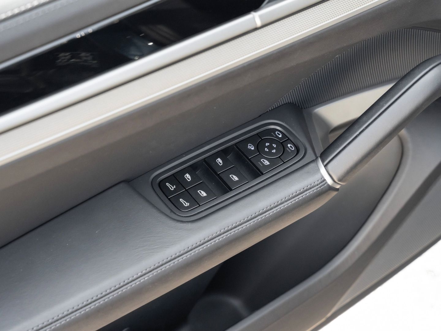 Porsche Cayenne S AHK BOSE HD-Matrix InnoDrive HUD 22''