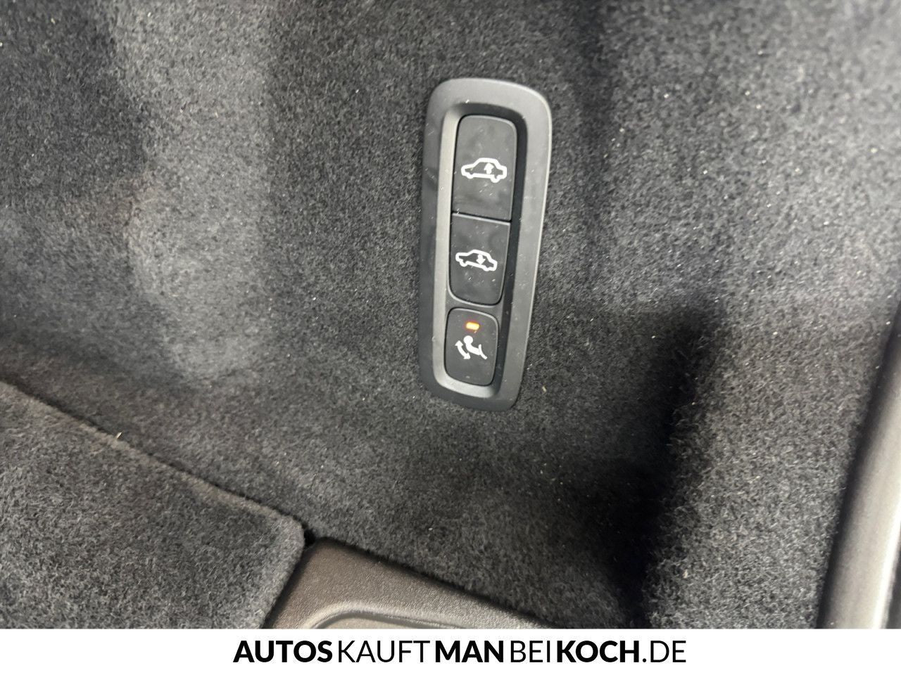 Volvo XC60 T8 Plug-In AWD Ultimate - Samsaru's Car Outlet