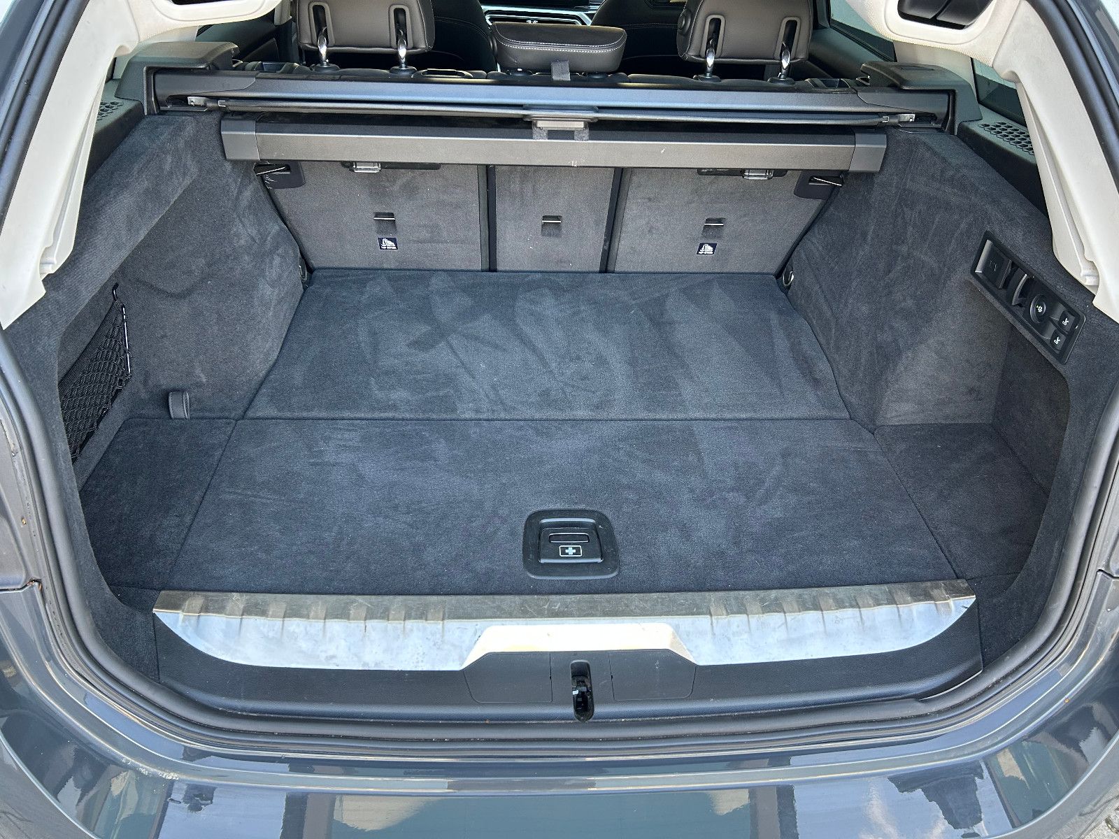 BMW 330 e xDrive,AHK,Leder,el. Sitz,Head Up,Glasdach
