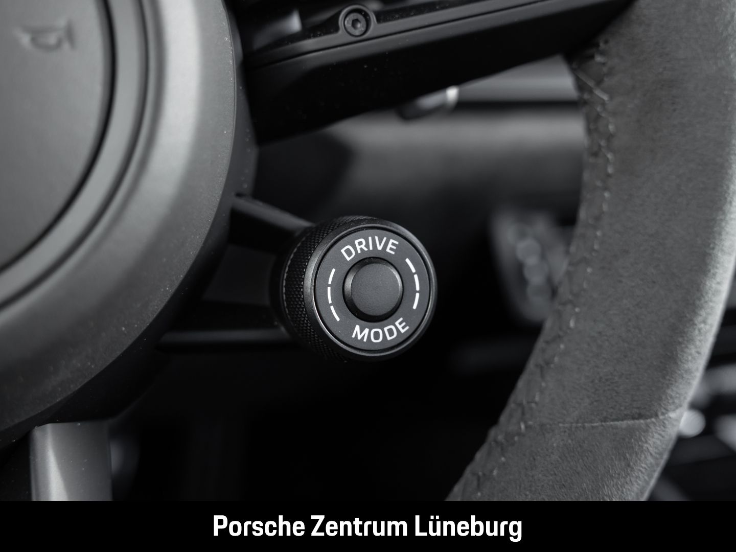 Porsche 992 911 Dakar - Samsaru's Car Outlet