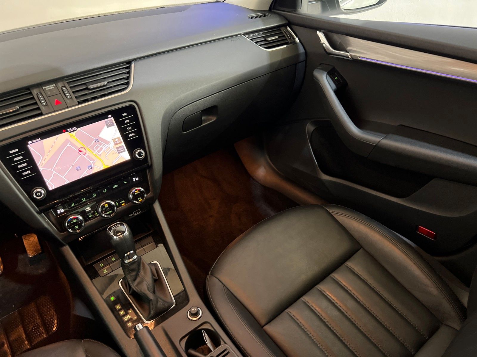 Skoda Octavia Combi Premium Edition - Samsaru's Car Outlet