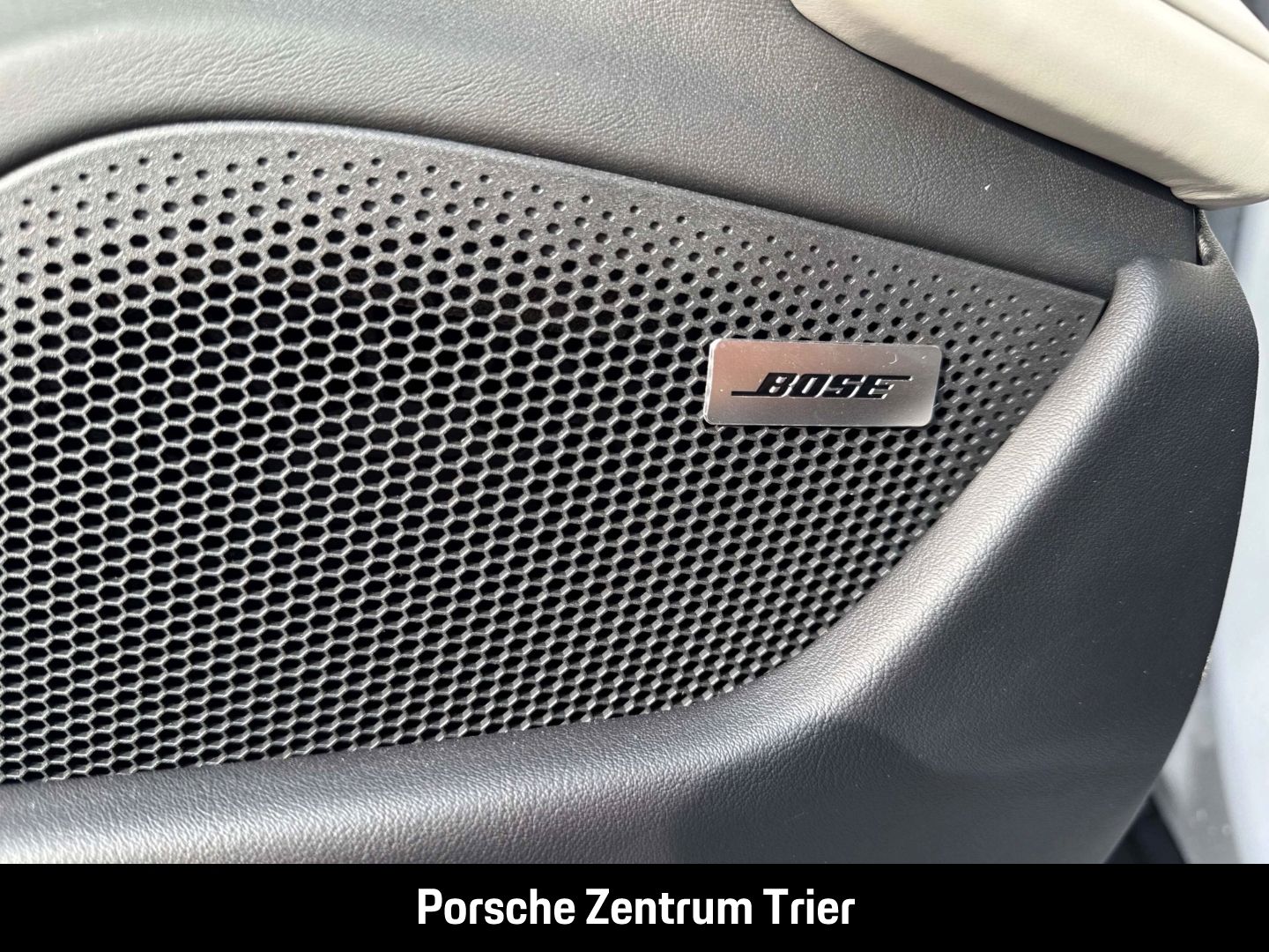 Porsche Taycan 4 Cross Turismo HA-Lenkung InnoDrive