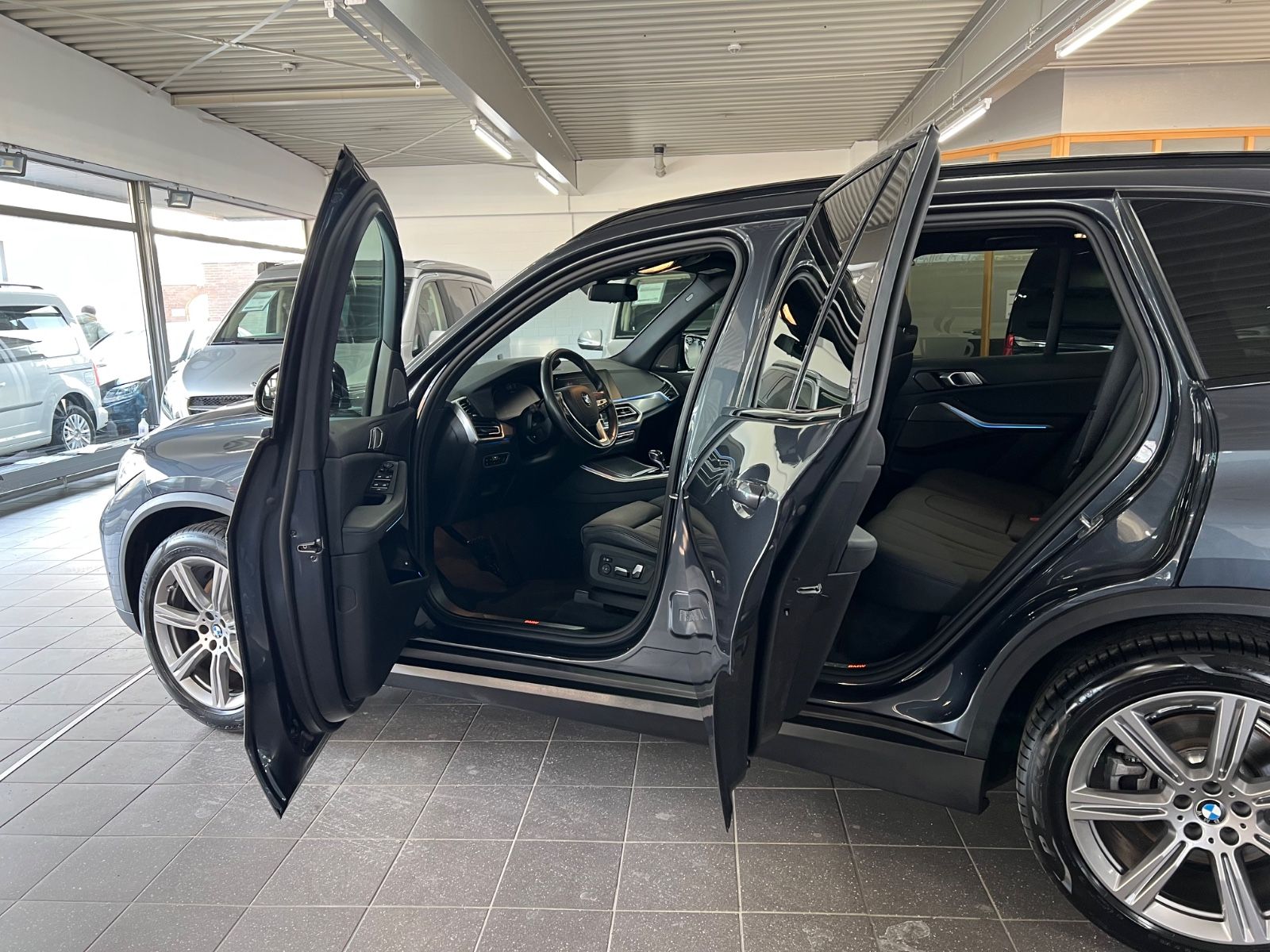 BMW X5 xDrive 45e AHK+HaKa+ACC+HuD+4Z+Pano+Park+LED