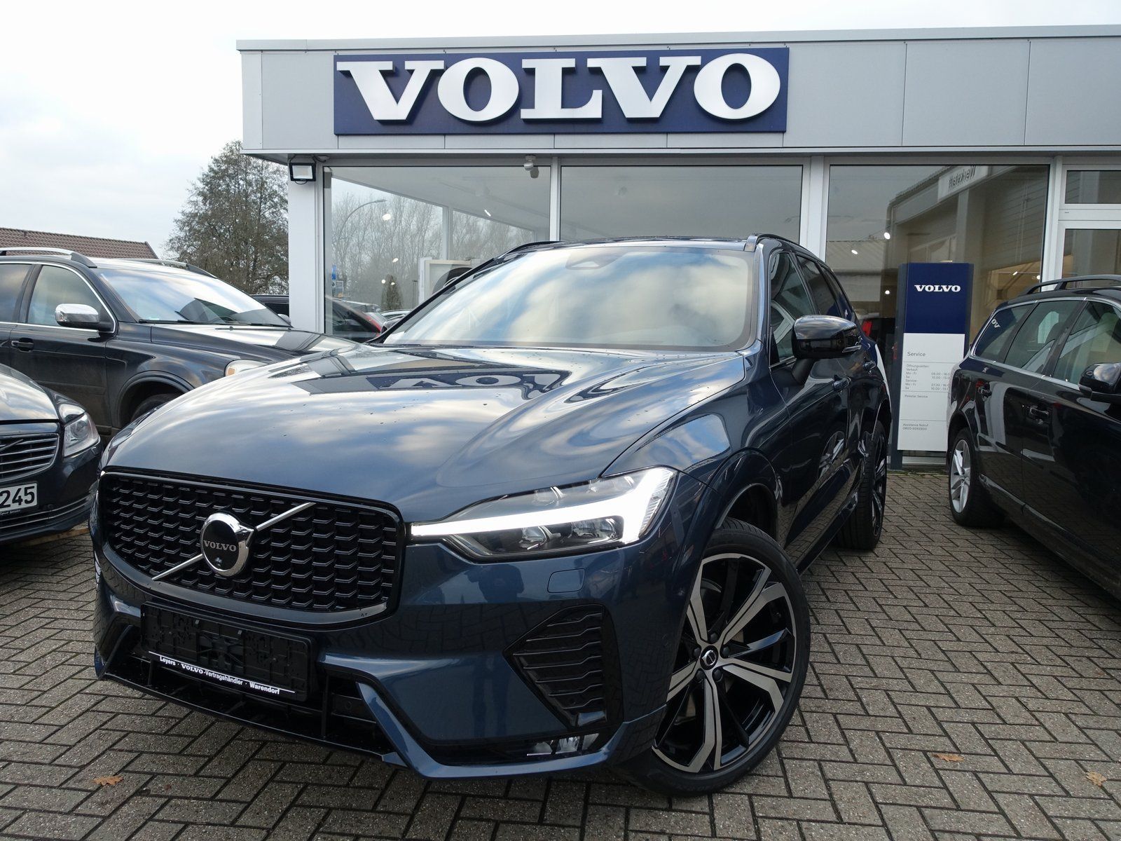 Volvo XC60 Plus B5 AWD Mild-Hybrid/Dark/FourC/AHK/H&K