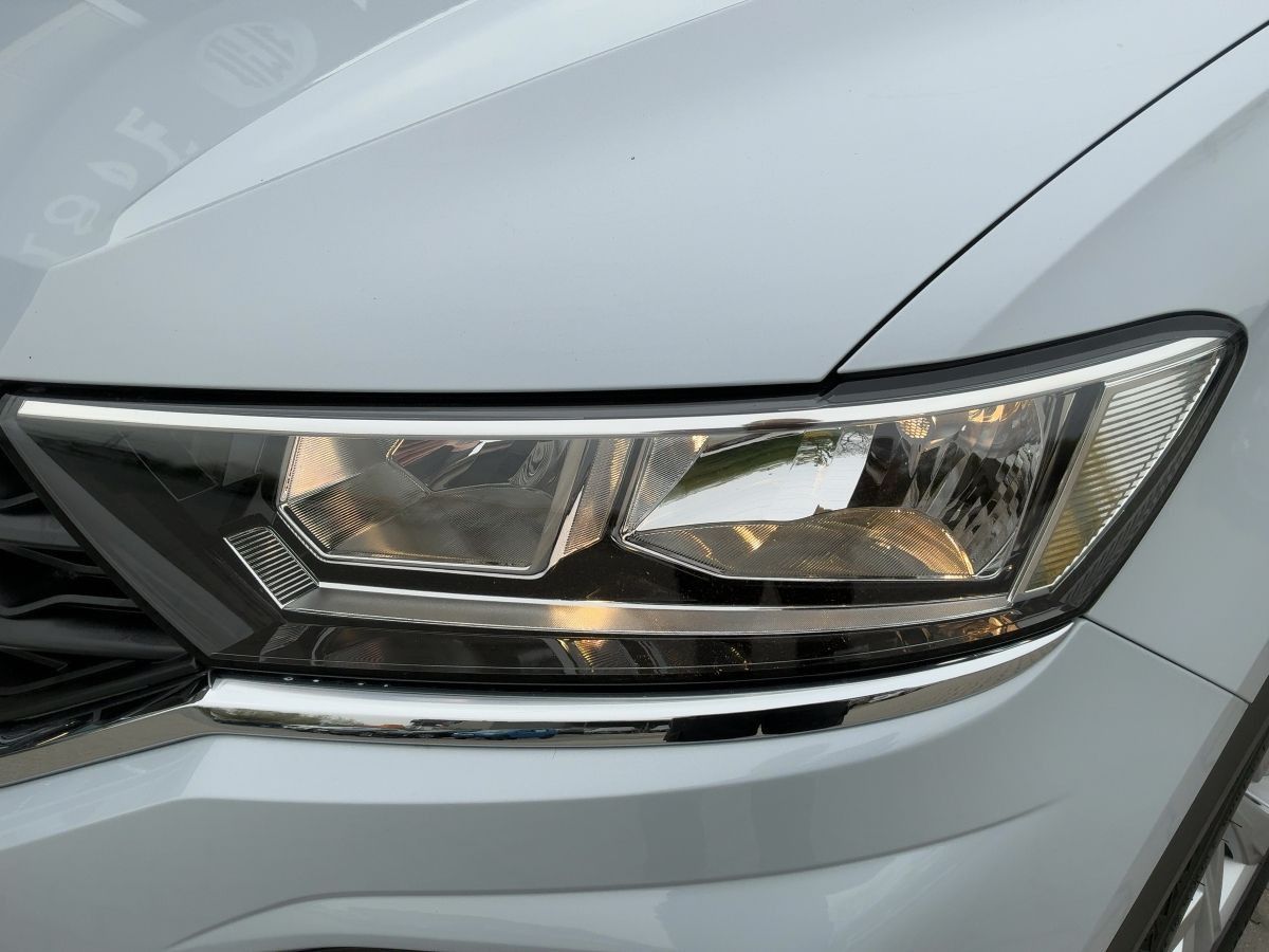 Volkswagen T-Roc 1.5 TSI SPORT - Samsaru's Car Outlet