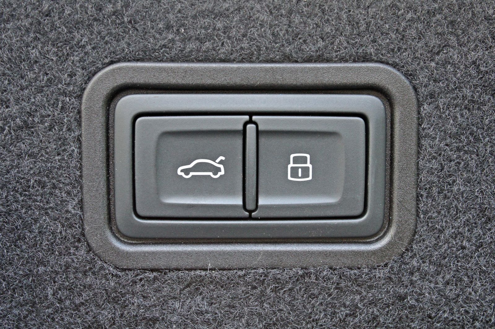 Audi A8 Lang 50TDI S LINE BLACK - Samsaru's Car Outlet