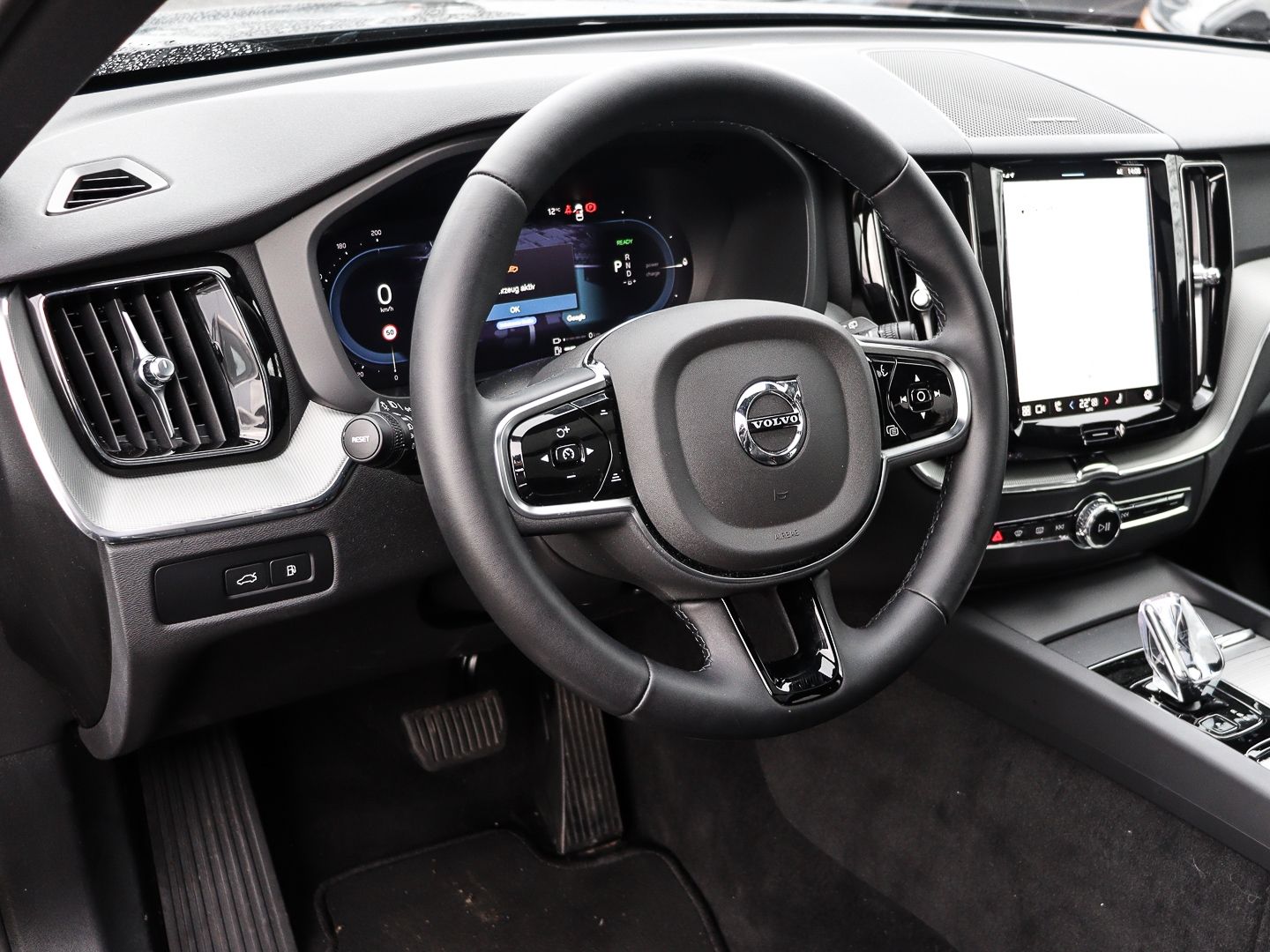 Volvo XC60 Plus Black Edition Recharge Plug-In Hybrid