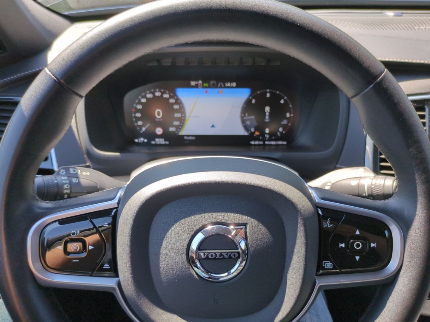 Volvo XC90 B5 AWD R Design HUD AHK Navi 360° AHK Stand