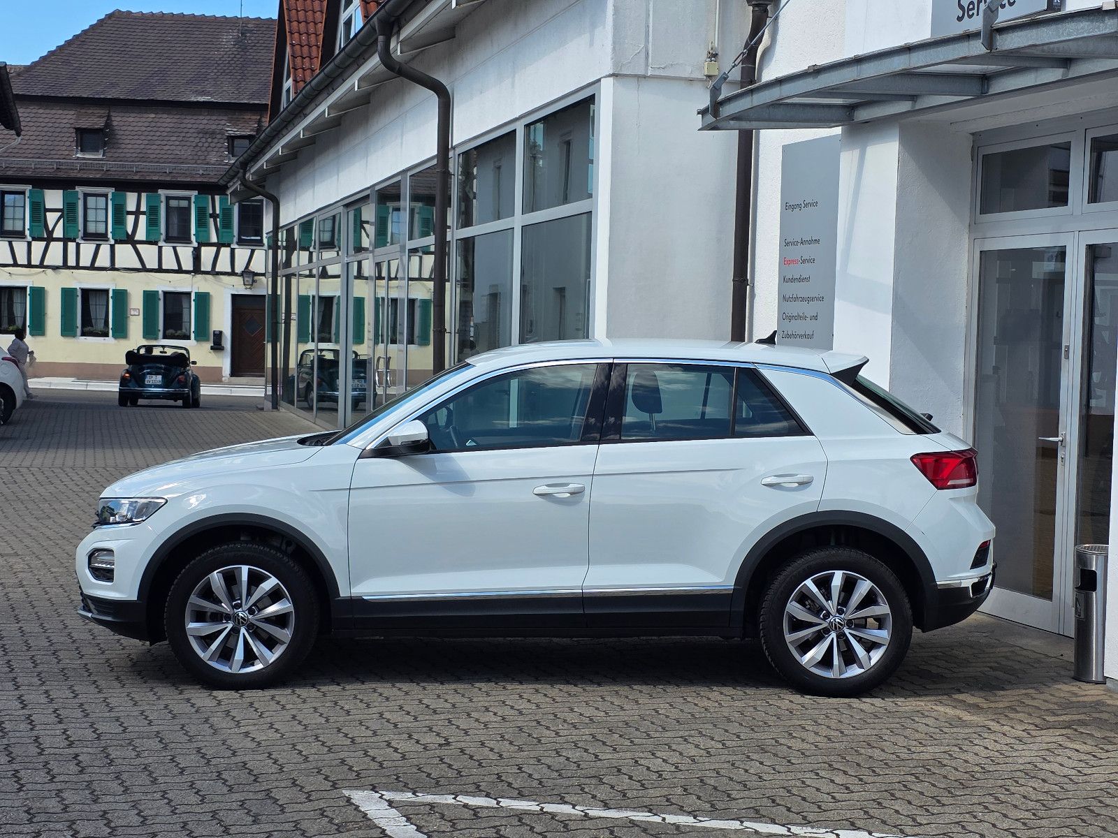 Volkswagen T-Roc Style 1.5 TSI - Samsaru's Car Outlet