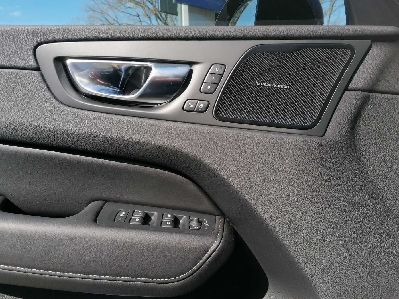 Volvo XC60 B5 B AWD Plus Dark AHK,Pano uvm.