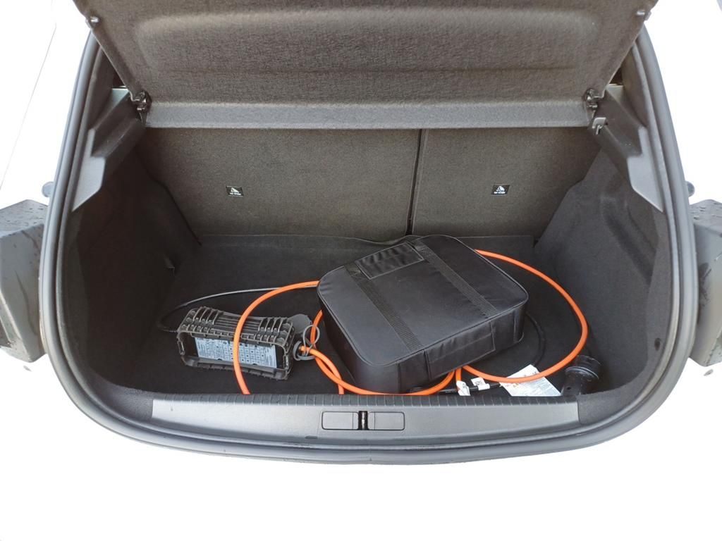 Peugeot e-208 136 Active - Samsaru's Car Outlet