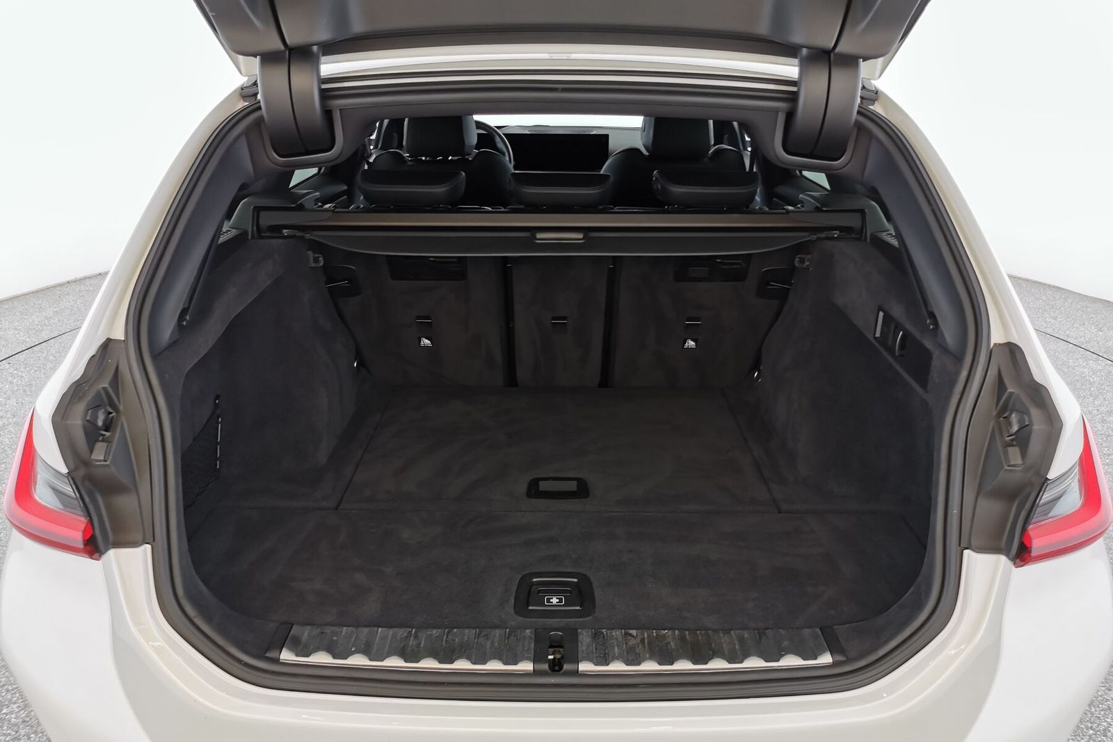 BMW 320i M Sport - Samsaru's Car Outlet