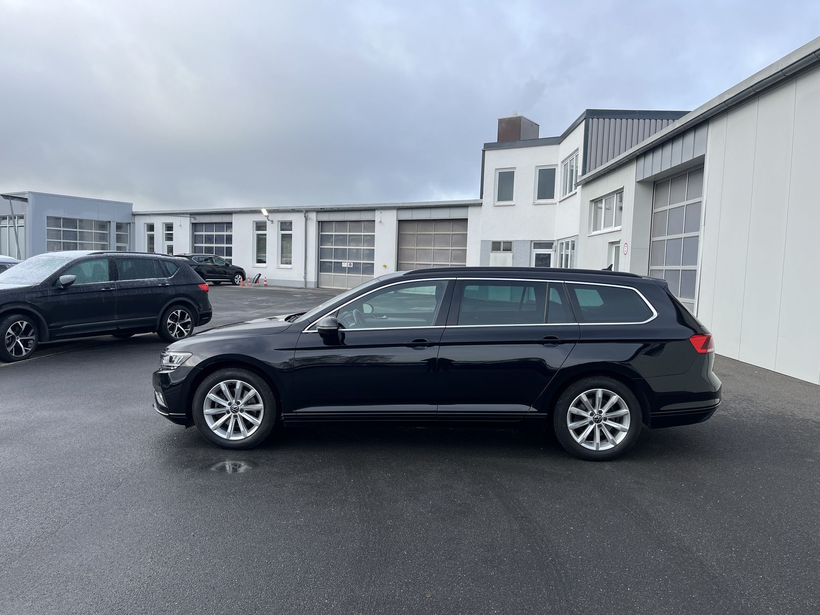 Volkswagen Passat Variant 2.0 TDI DSG 4Motion Business 188€
