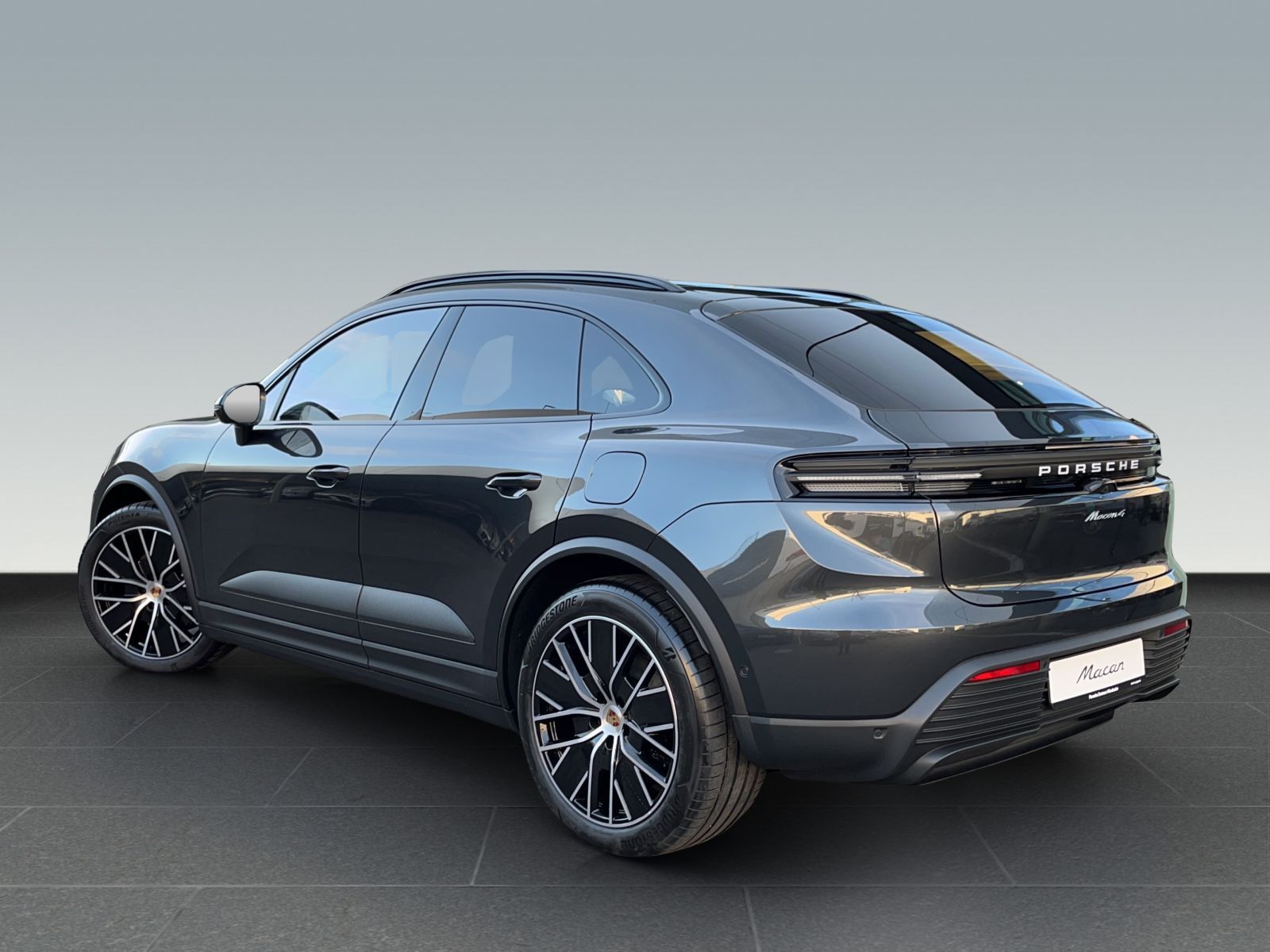 Porsche Macan 4 - Samsaru's Car Outlet