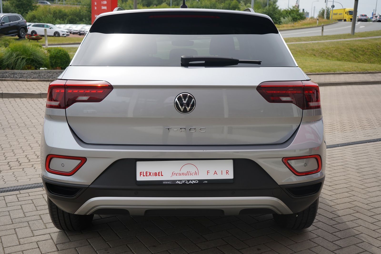 Volkswagen T-Roc 1.0 TSI Life - Samsaru's Car Outlet