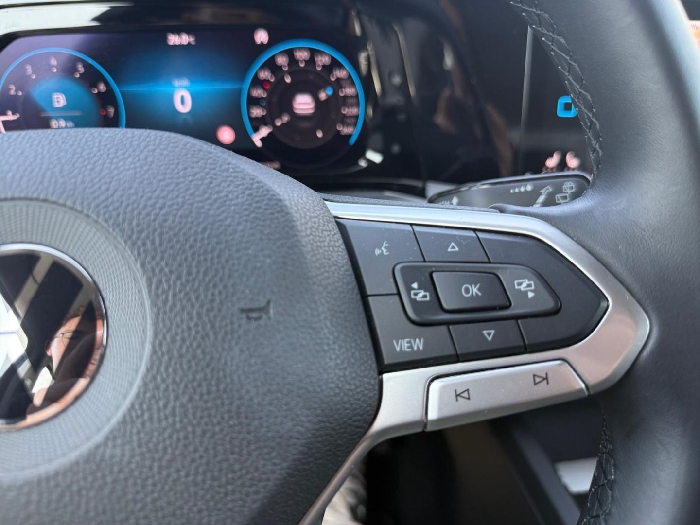 Volkswagen Golf 8 VIII Style 1.5 TSI - Samsaru's Car Outlet