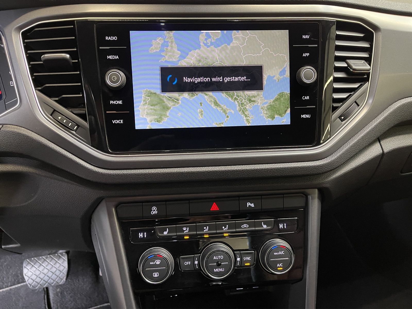 Volkswagen T-Roc 1.5 TSI Style - Samsaru's Car Outlet