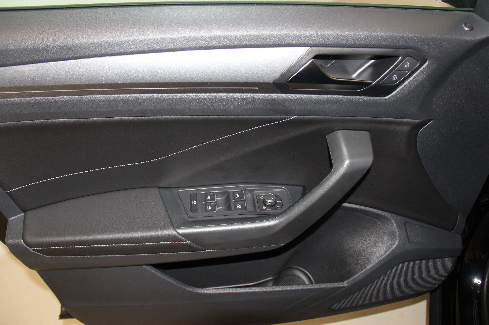 Volkswagen T-Roc Style 1.5 TSI DSG - Samsaru's Car Outlet