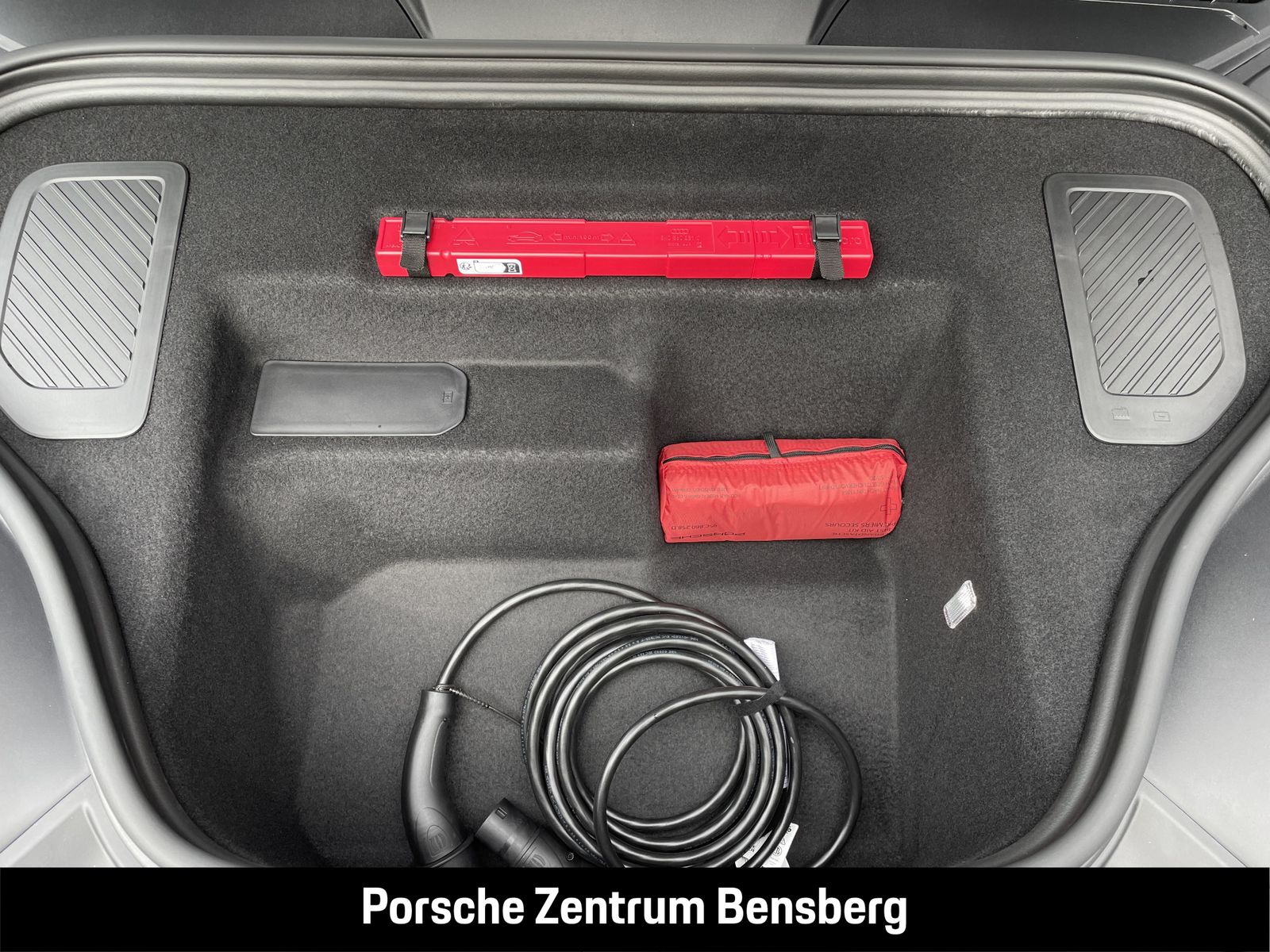 Porsche Macan Electric 4