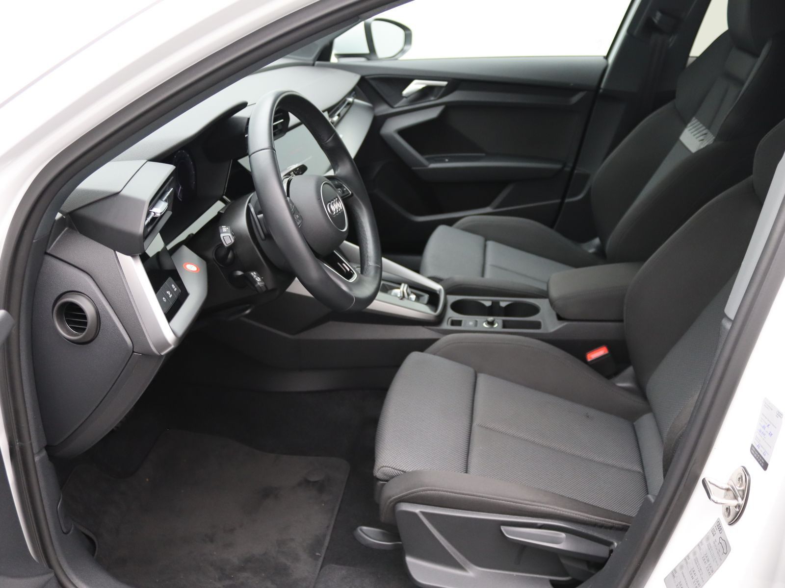 Audi A3 Sportback S-Line 45TFSIe S-tronic / Navi, AHK