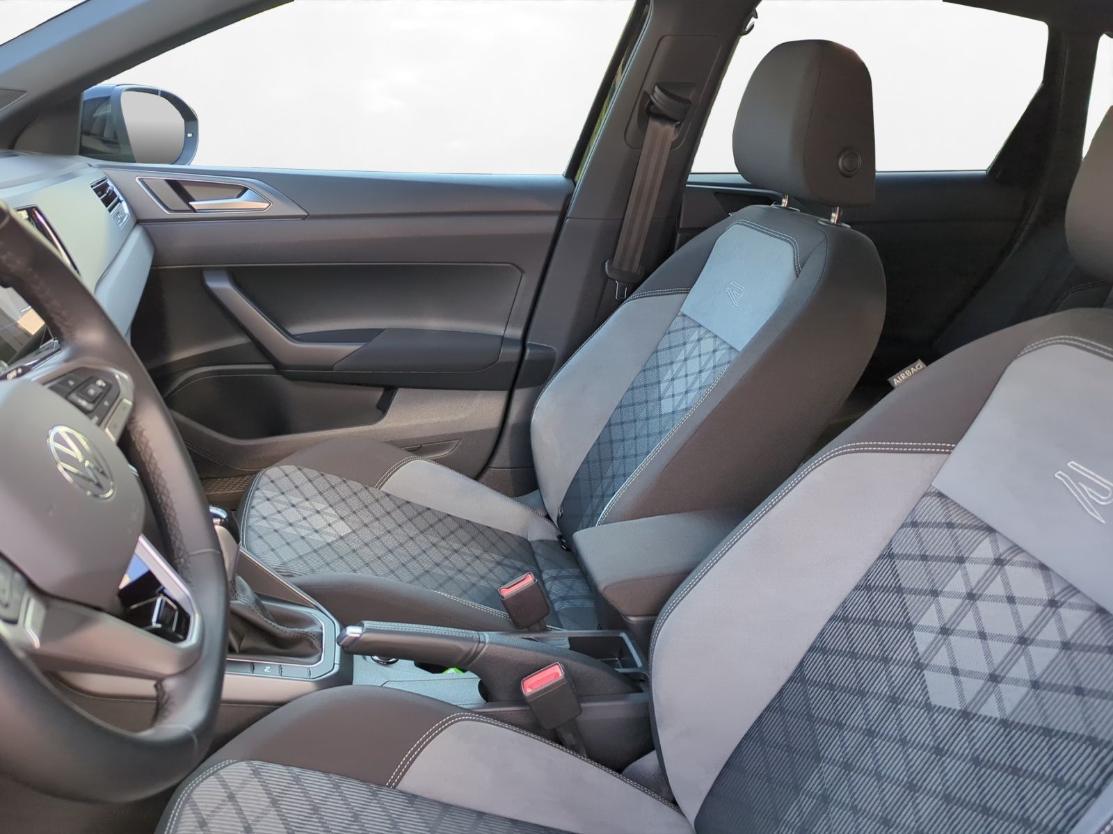 Volkswagen Taigo 1.5 TSI R-Line - Samsaru's Car Outlet