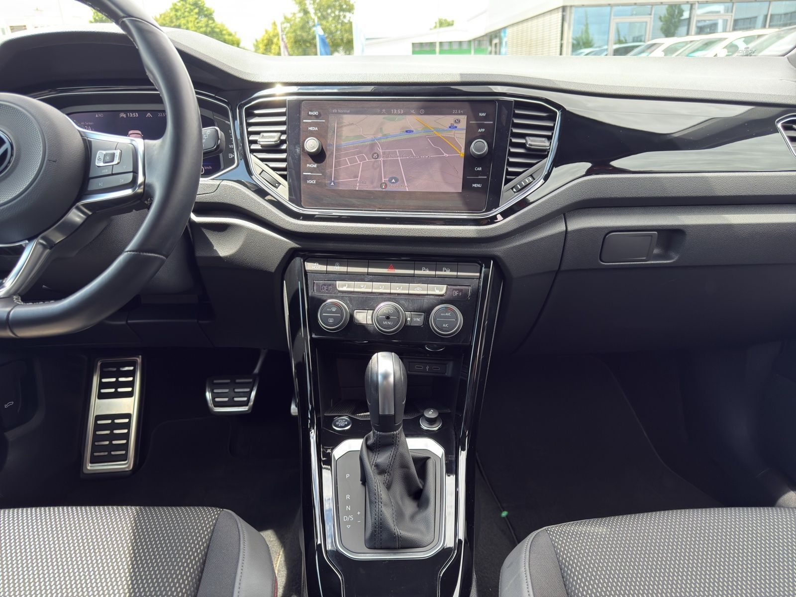 Volkswagen T-ROC 1.5 TSI DSG Sport Black - Samsaru's Car Outlet