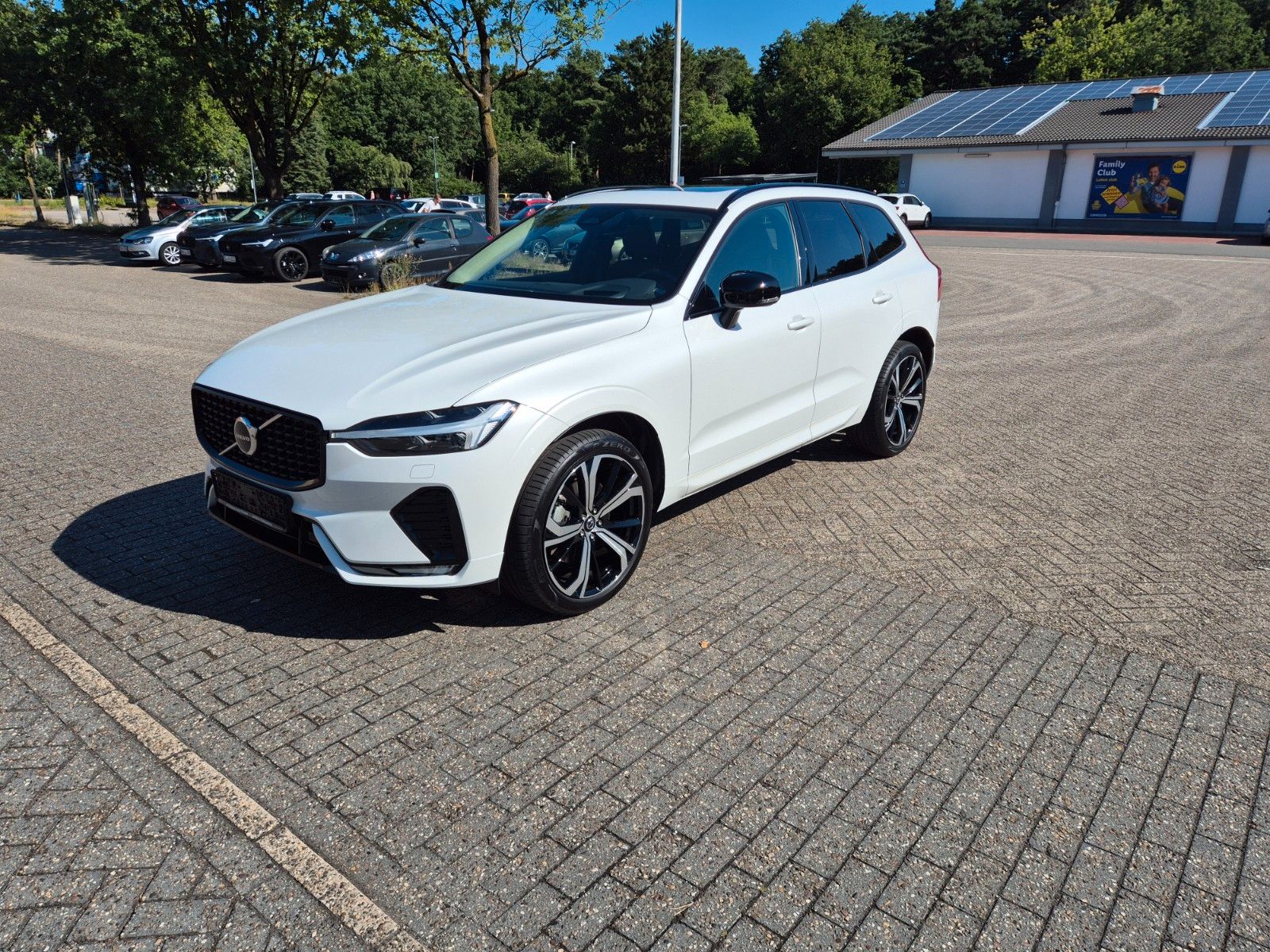Volvo XC60 Ultimate Dark AWD B4 - Samsaru's Car Outlet