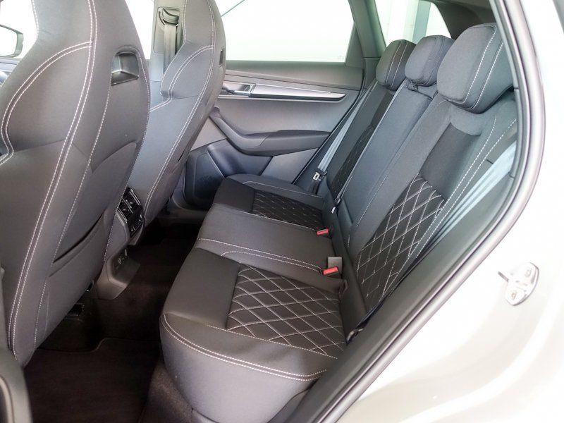 Skoda Karoq 2.0TDI DSG 4x4 Sportline * 5 Jahre Garanti
