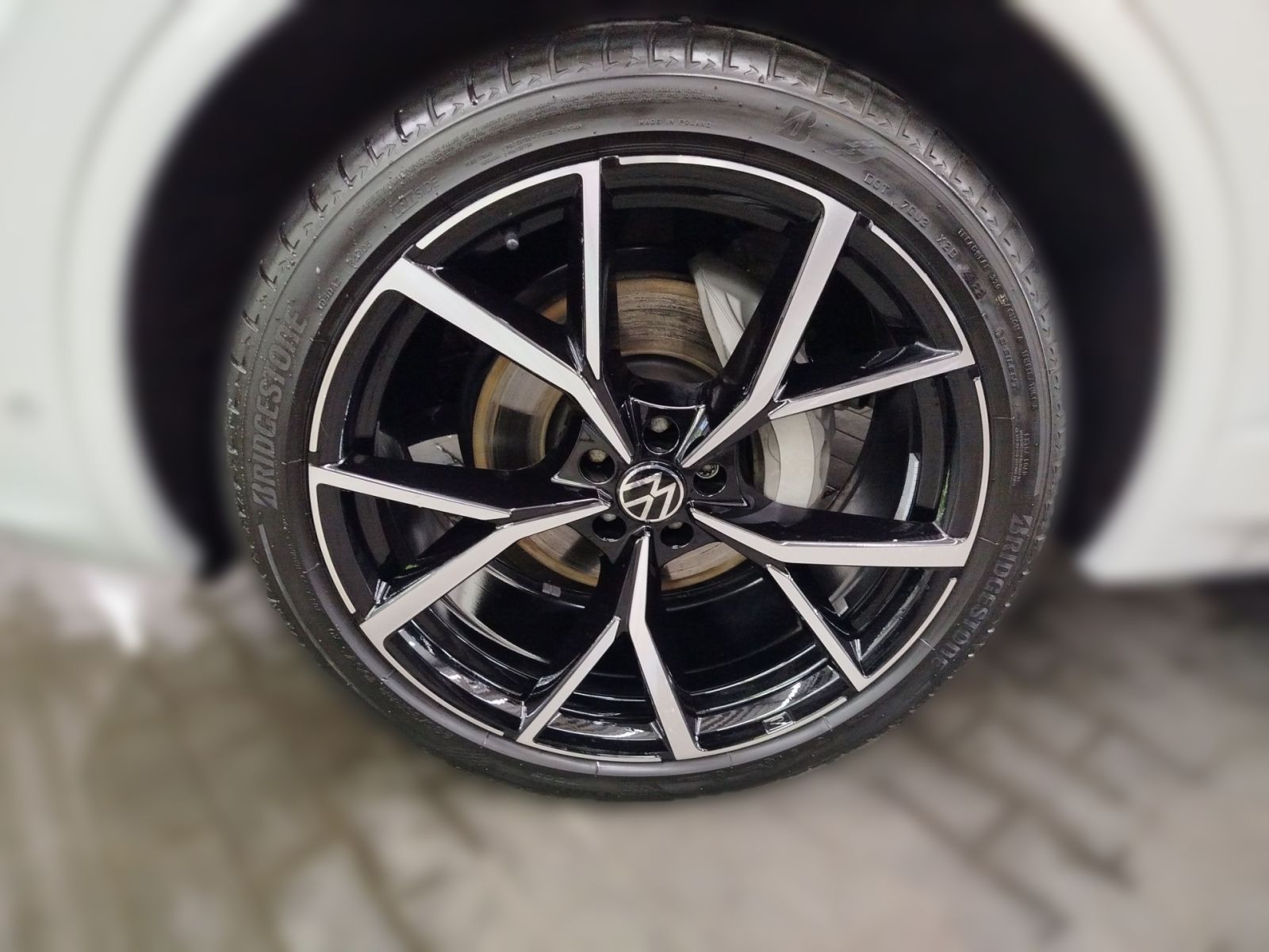 Volkswagen Touareg 3.0 TDI 4Motion R-Line - Samsaru's Car Outlet