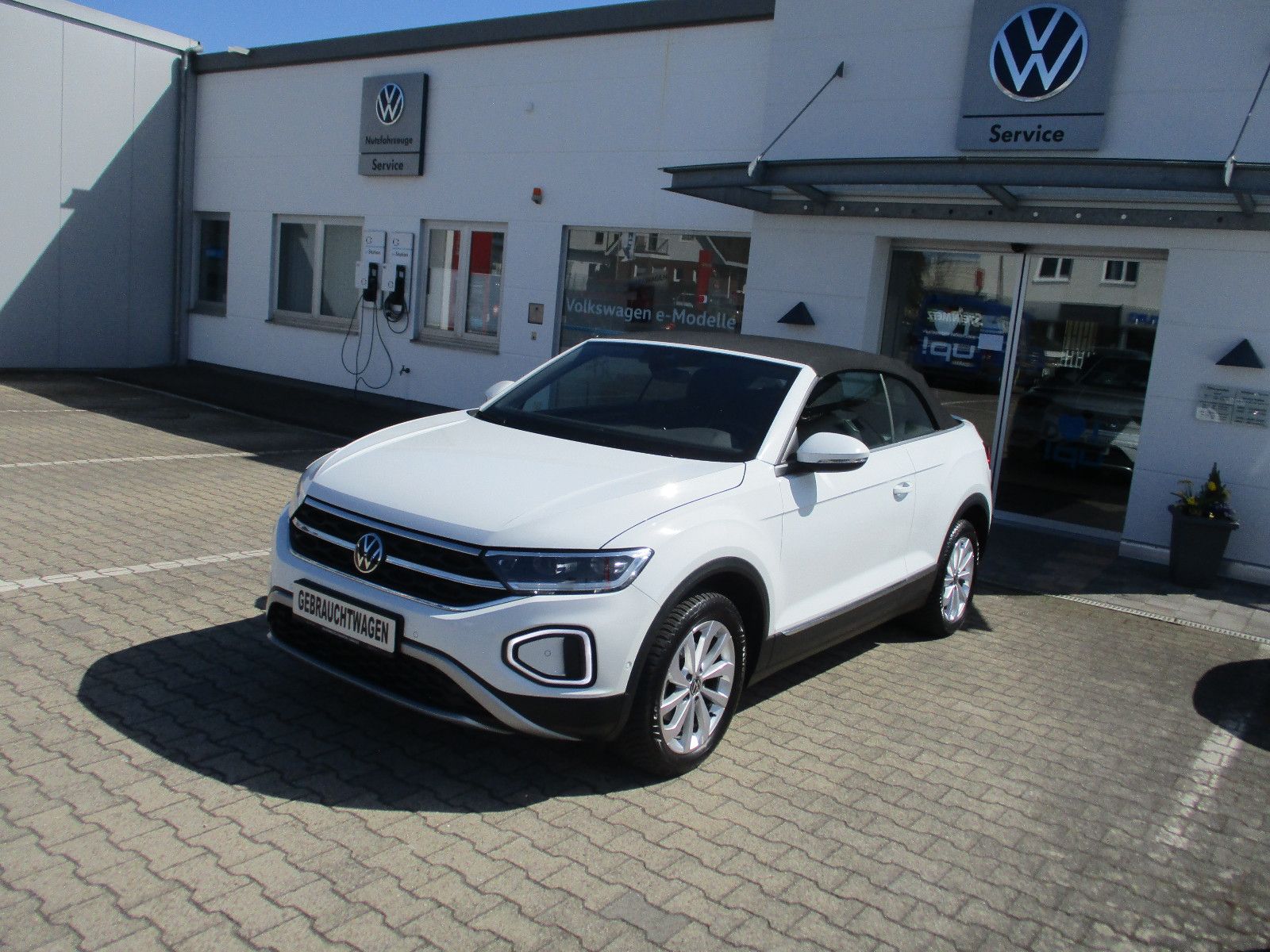 Volkswagen T-Roc Cabriolet Style - Samsaru's Car Outlet