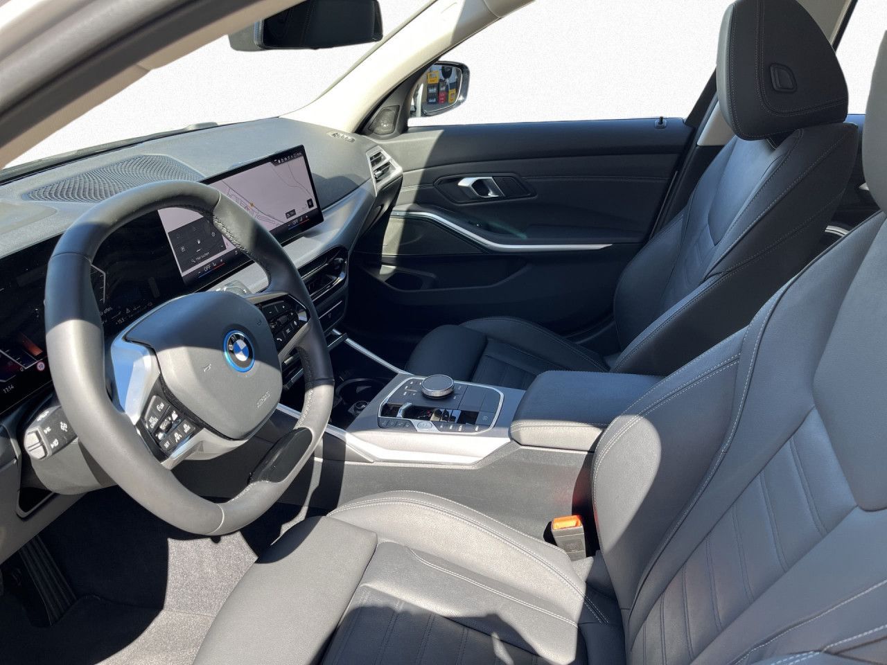 BMW 330e Touring HUD H/K DAB SHZ PA+ St+GO adLED 18"
